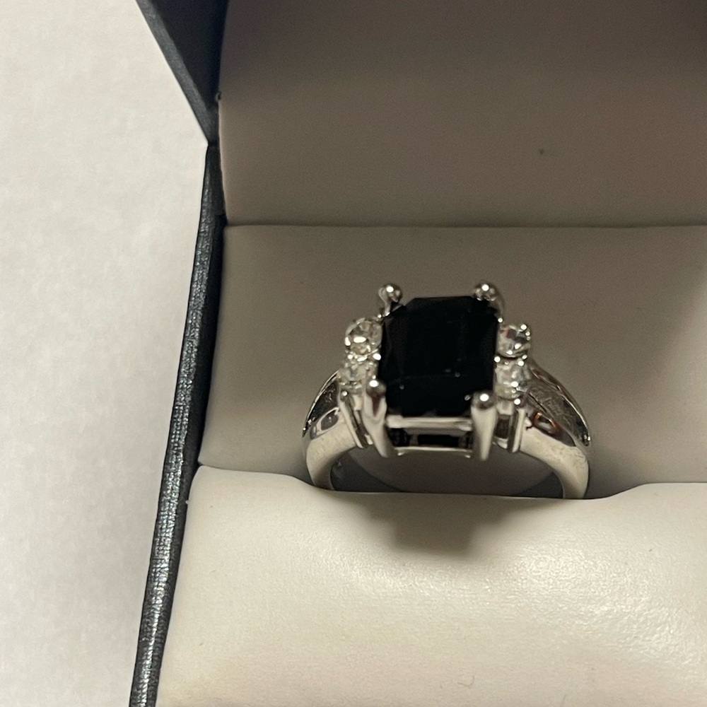 Beautiful Back Zircon Ring - Picture 6 of 8